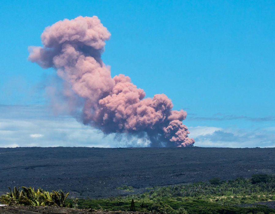 The smoke given off by Mount Kilauea moved to cover local areas surrounding it. 