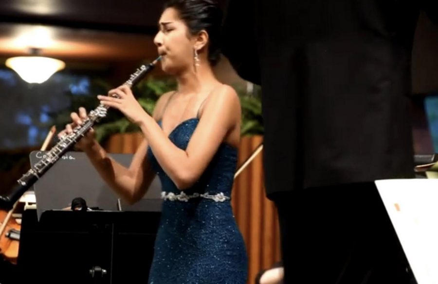 Meera Bhatia plays a performance with her chamber group. She is playing Mozart Concerto, mvt 1. “I found the oboe intriguing because I loved the way it sounded,” Bhatia said.
