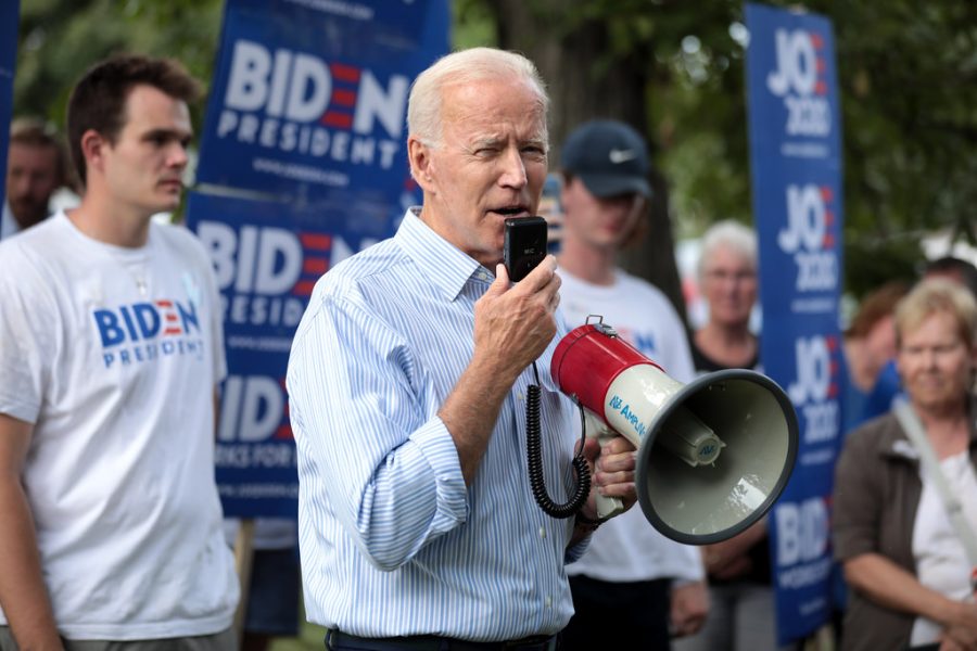 Biden speaking with supporters in Clear Lake, Iowa before COVID-19 outbreak. Joe Biden by Gage Skidmore is licensed with CC BY-SA 2.0. To view a copy of this license, visit https://creativecommons.org/licenses/by-sa/2.0/